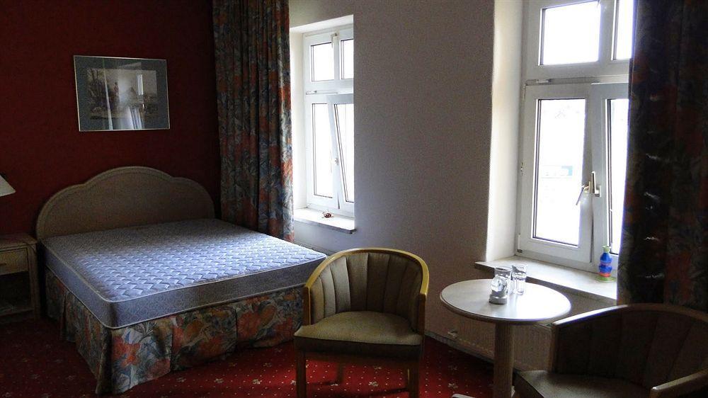 Hotel Dallgow Extérieur photo
