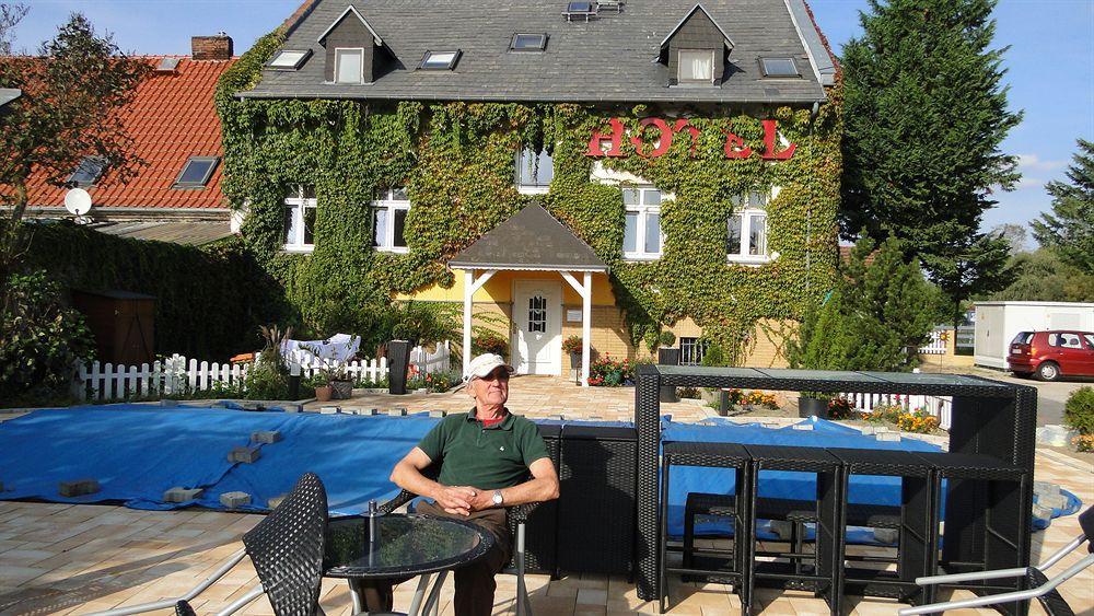 Hotel Dallgow Extérieur photo