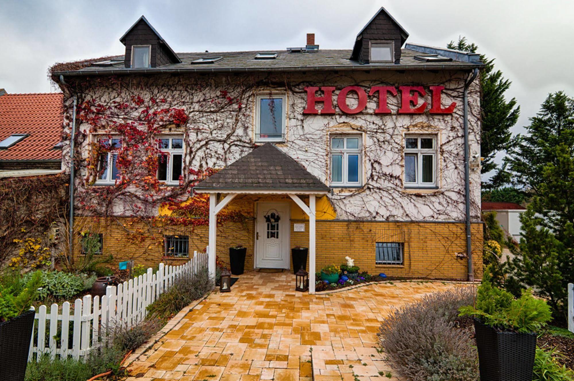 Hotel Dallgow Extérieur photo