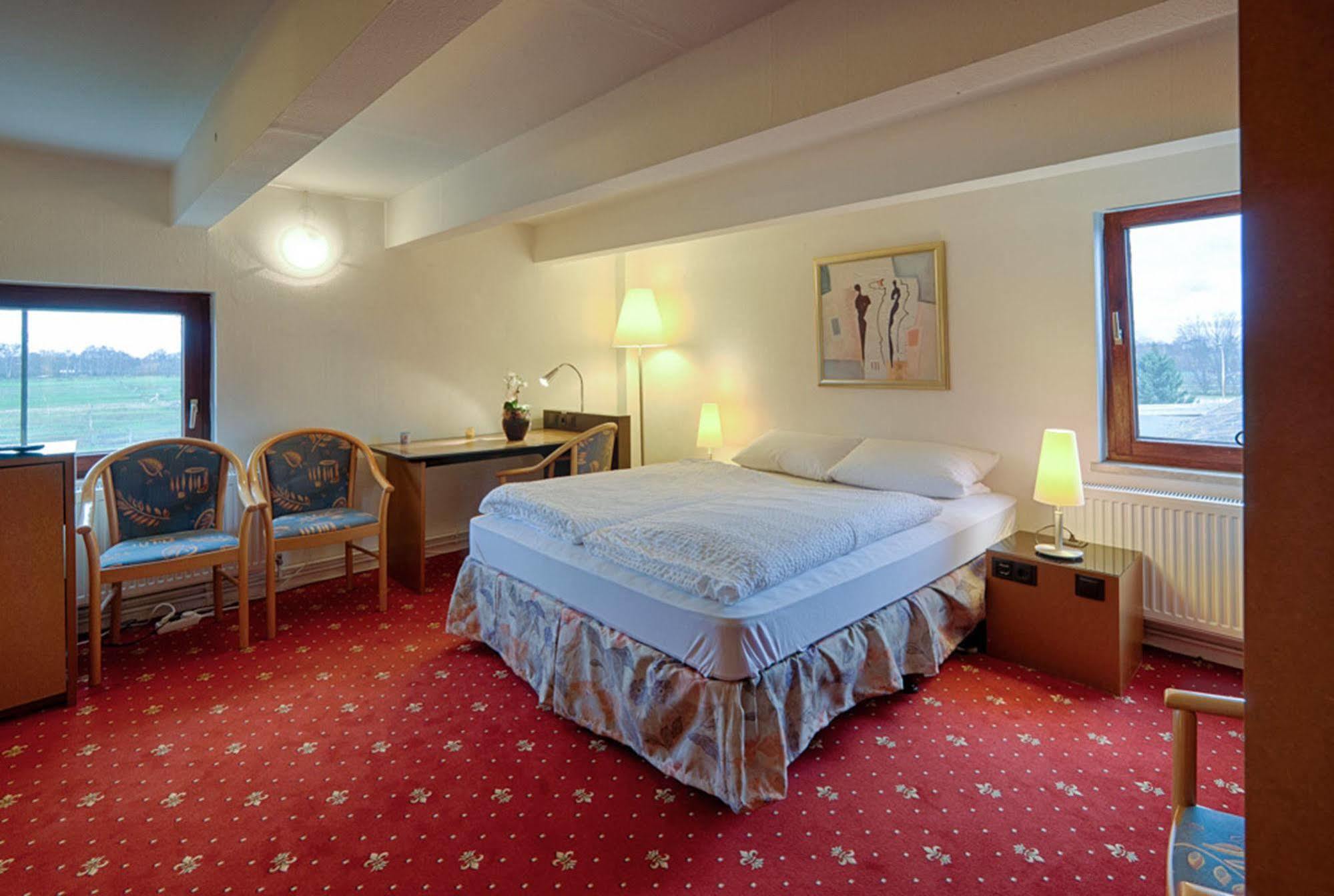 Hotel Dallgow Extérieur photo