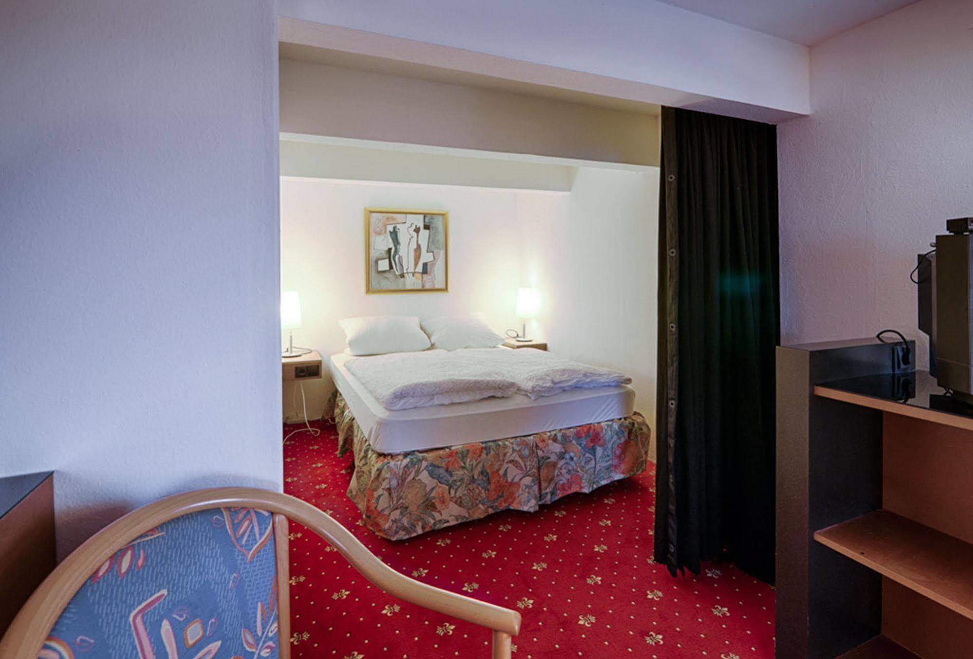 Hotel Dallgow Extérieur photo