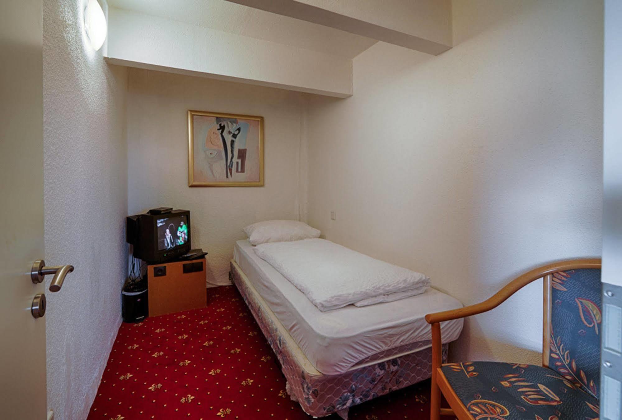 Hotel Dallgow Extérieur photo