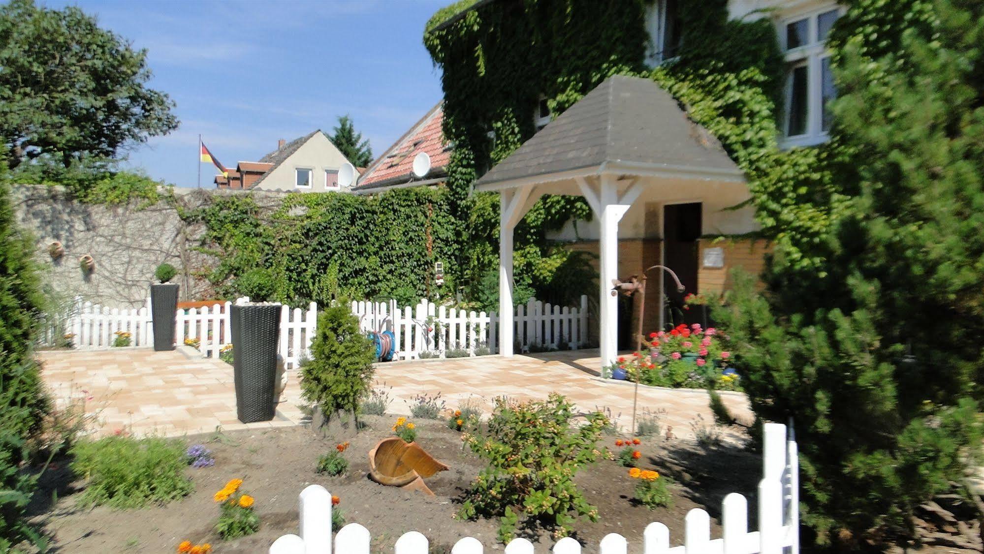 Hotel Dallgow Extérieur photo