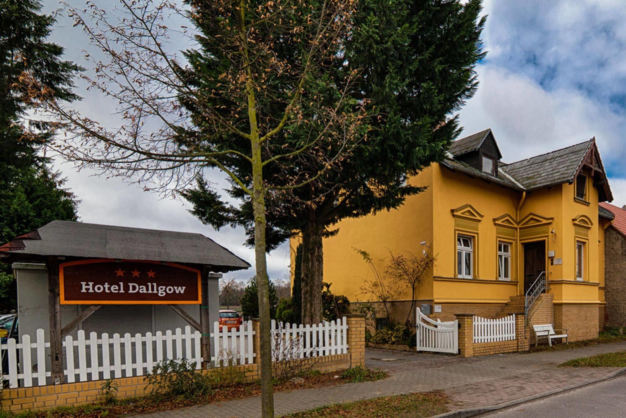 Hotel Dallgow Extérieur photo